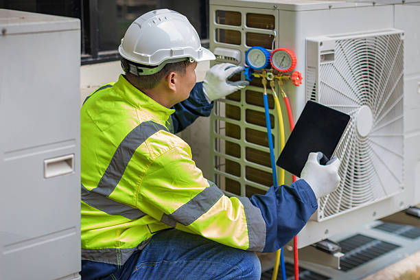 Professional Hvac technician working in Deerfield, IL